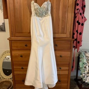 White strapless homecoming/prom dress